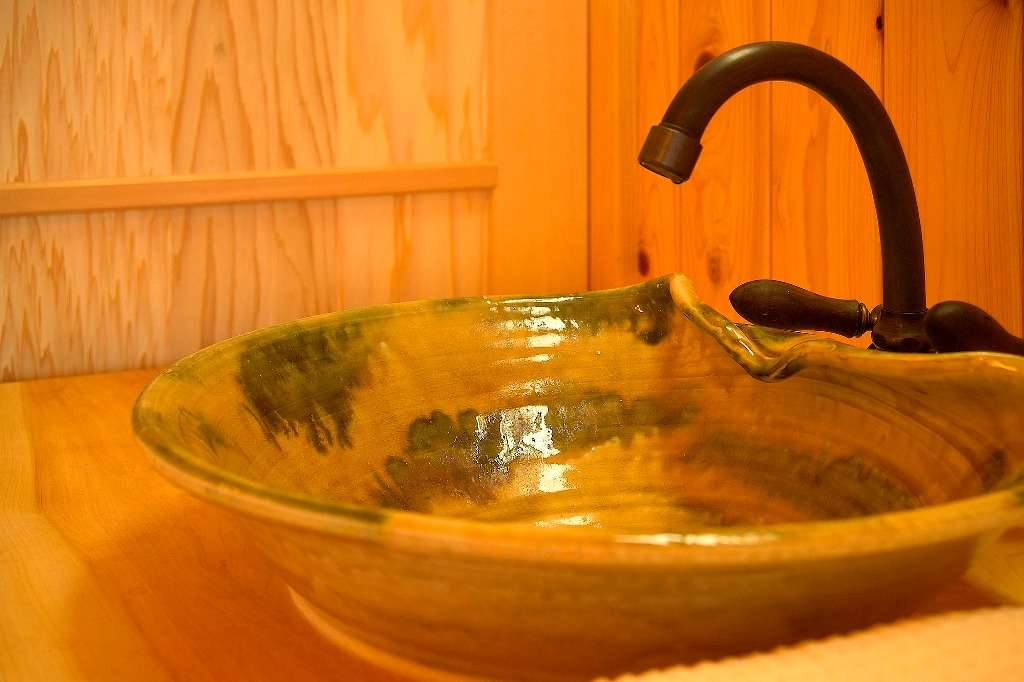 陶器製の素敵な洗面ボウル2